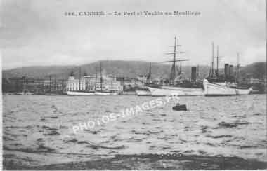 Le port de Cannes, photo ancienne de 1938 avec ses bateaux et la ville en fond