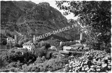 Photo ancienne du pont des Gorges-du-Loup en ancienne carte postale de 1950