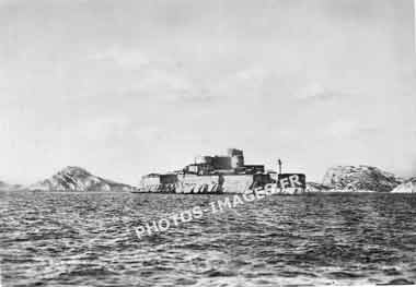 Ancienne photo du château d'If à Marseille en 1930