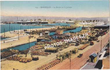 Ancienne photo des bassins de la Joliette à Marseille en carte postale de 1920