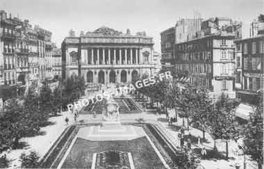 Ancienne photo du square de la Bourse à Marseille en carte postale de 1900