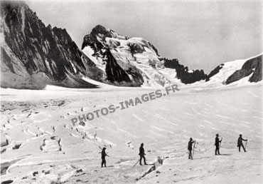 Les hôtels du col du Lautaret prise de vue vers 1900