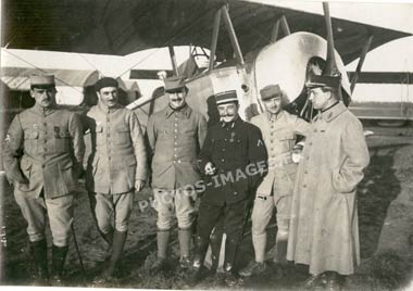 Baudrillon, Delfour, Siedel, Anjoras, Jarre et Stugocki posent devant un Nieuport