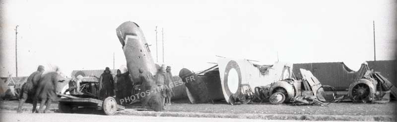 La photo montre des débris et des carcasses d'avions en 14-18 WW1