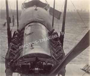 Photo d'un impact de balle sur un moteur d'avion en 14-18 WW1