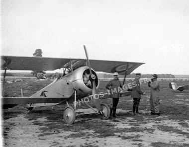 Photo du pilote Delain près de son avion en 14-18 WW1