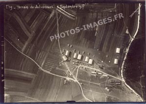 Vue verticale d'avion du terrain d'aviation de Julvécourt en 1917