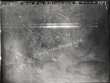 Photo aérienne prise à 6000 mètres d'altitude de Charleville pendant la guerre de 1914-1918, WW1