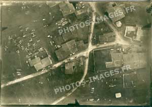 Photo verticale en 14-18 ww1 de Brocourt village aire de stationnement pour les chariots et de repos pour les chevaux