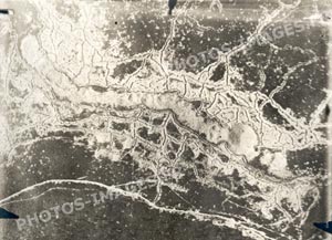 Photo aérienne du Four de Paris, les tranchées et cratères de mines