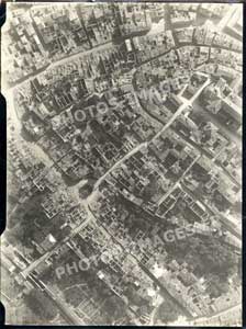 Photo pendant la guerre de 1914-1918 verticale aérienne de Verdun vue d'avion