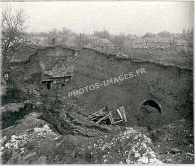 Déplacement d'un pan de mur du fort de Ham, Somme 14-18 ww1, par l'explosion en 1917