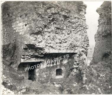Un pan de muraille du fort de Ham, Somme 14-18 ww1, déplacé par l'explosion en 1917