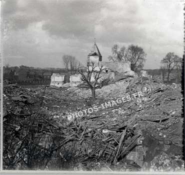 Ruines du fort de Ham dynamité à l'explosif photo pendant
  la guerre ww1 1914-1918