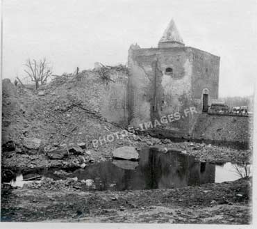 Les ruines du fort de Ham en photo dynamité à l'explosif pendant
  la guerre 1914-1918  WW1