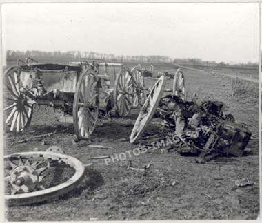 Photo de caisson de mitrailleuse après explosion à Ham pendant la guerre de 14-18 ww1