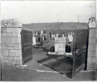 L'entrée du cimetière boche de Noyon photographié en 14-18 ww1