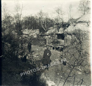 Deux militaire dans la carrière de l'Ecrou