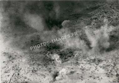 Photo aérienne d'un bombardement pendant la guerre de 1914-1918