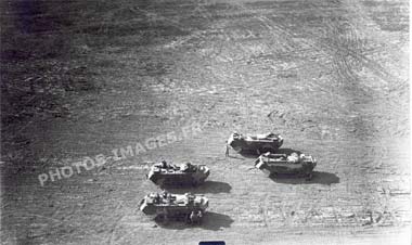 Photo de 4 chars vus d'avion pendant la guerre de 14-18 WW1