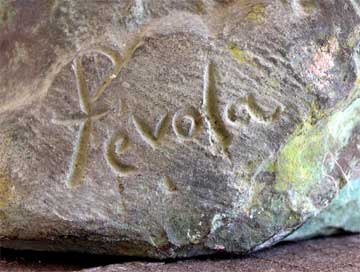 Signature de l'artiste qui a réalisé la tête en bronze du Poilu de 14-18 WW1