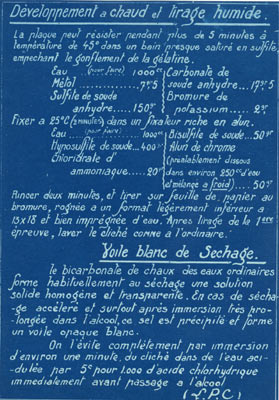 Fiche technique de 1914-1918 sur les formules de produits chimiques employés pour le développement à chaud et le traitement des plaques photo durant la guerre de 1914-1918